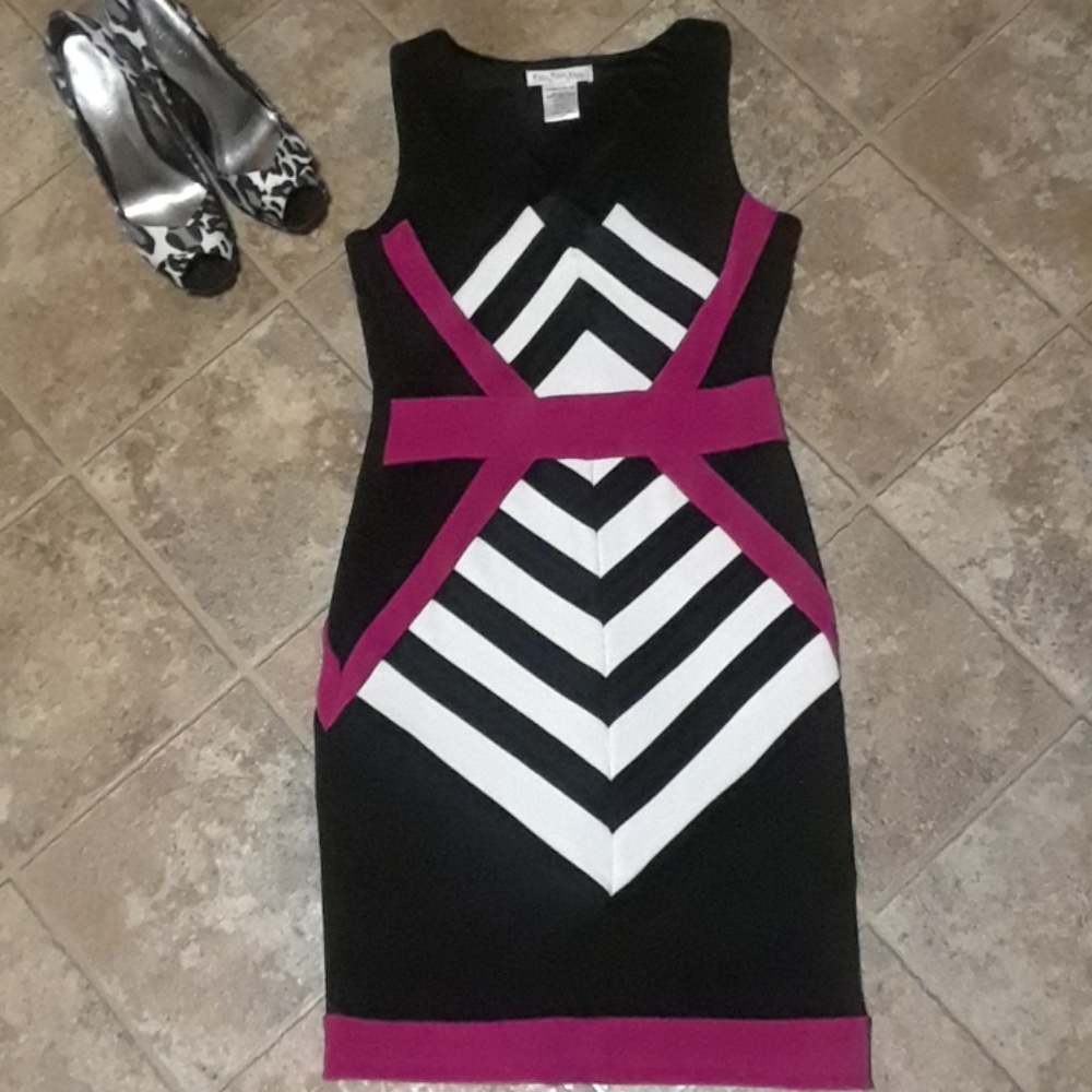 NWOT "Sleeveless Body Dress"
